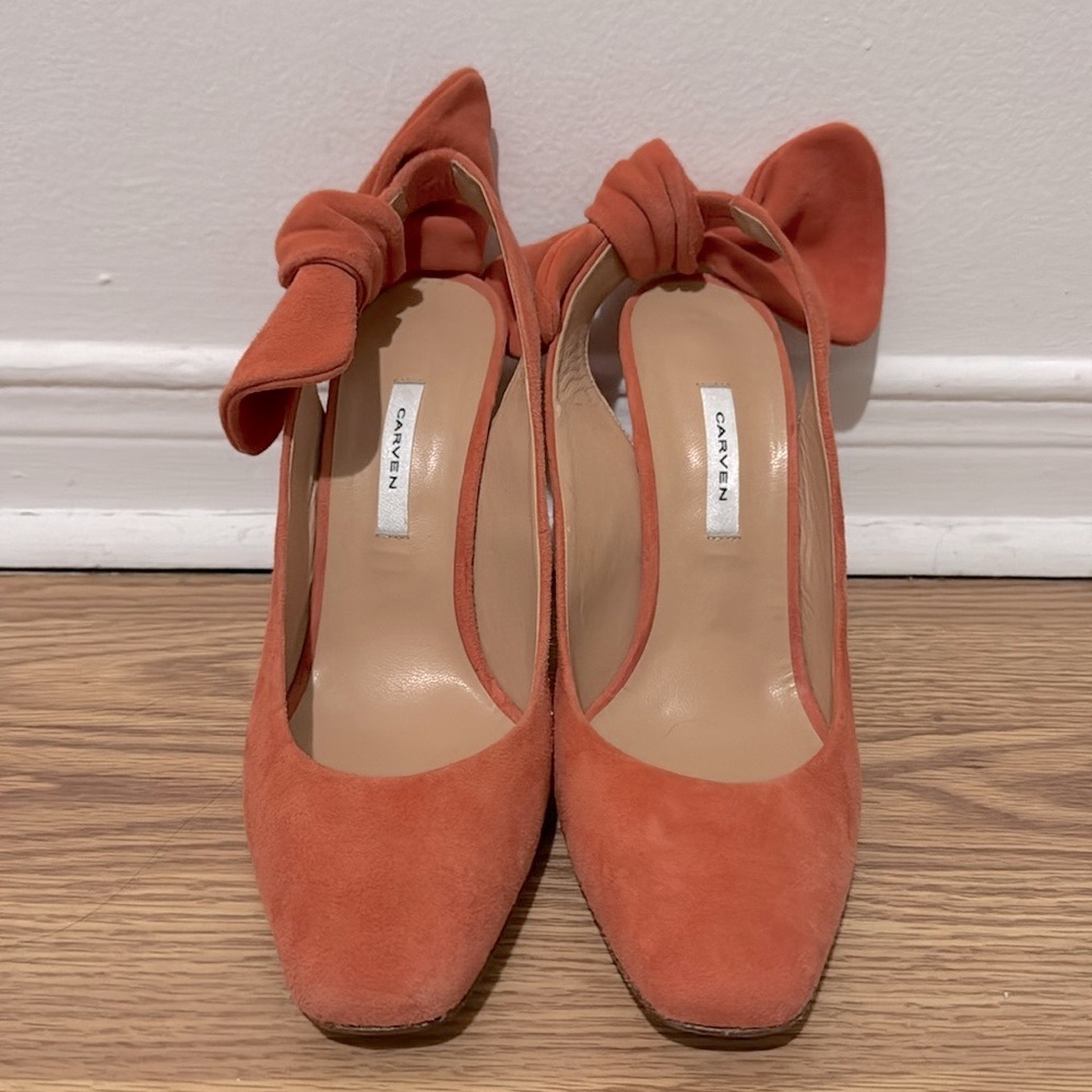 Carven Suede Pumps with Bow Tie Detail – Size 40 – Elegant & Chic